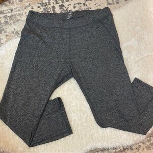 🍁H&M Sport Charcoal Capri Leggings